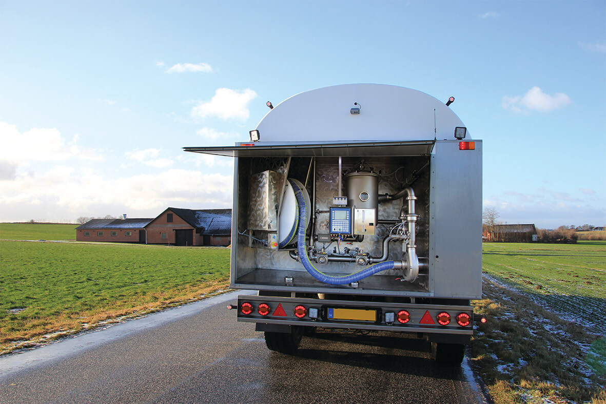 Milk tanker with pumping system and S12 Computer